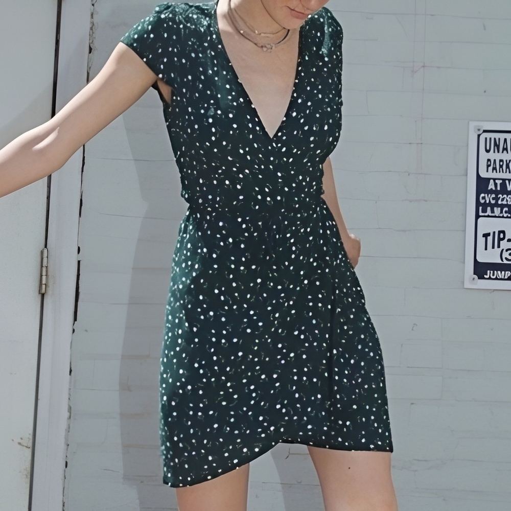 Brandy Melville Robbie Green Floral Mini Wrap Dress Casual French Girl Summer